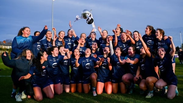 14 March 2026; TU Dublin captain Angela McGuigan, centre, lifts the trophy with team-mates following the 2026 AIG O’Connor Cup Final between DCU Dóchas Éireann and TU Dublin at DCU St Clare’s, Dublin. The 2026 AIG Ladies HEC Finals are being hosted by DCU