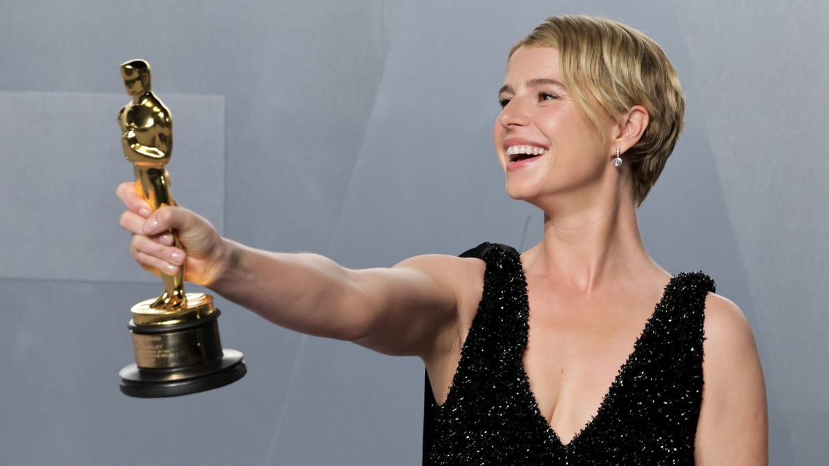 "What an achievement" - Jessie Buckley's family and friends celebrate her win