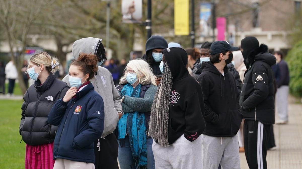 Kent students to be offered jab after meningitis outbreak