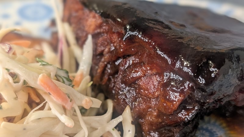 ribs and coleslaw