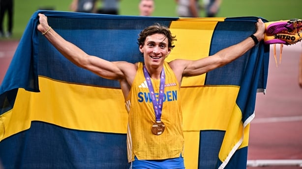 15 September 2025; Armand Duplantis of Sweden celebrates with his gold medal after setting a new World Record of 6.30 while competing in the men's pole vault final during day three of the World Athletics Championships Tokyo 2025 at Japan National Stadium in Tokyo, Japan. Photo by Sam Barnes/Sportsfi