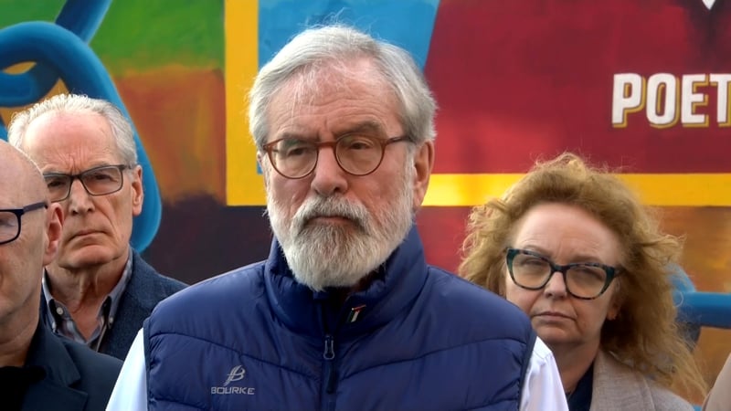 Cás cúirte sibhialta i gcoinne Gerry Adams tarraingthe siar