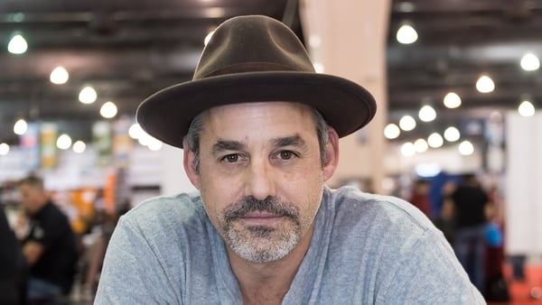 A photograph of actor Nicholas Brendon taken in 2017