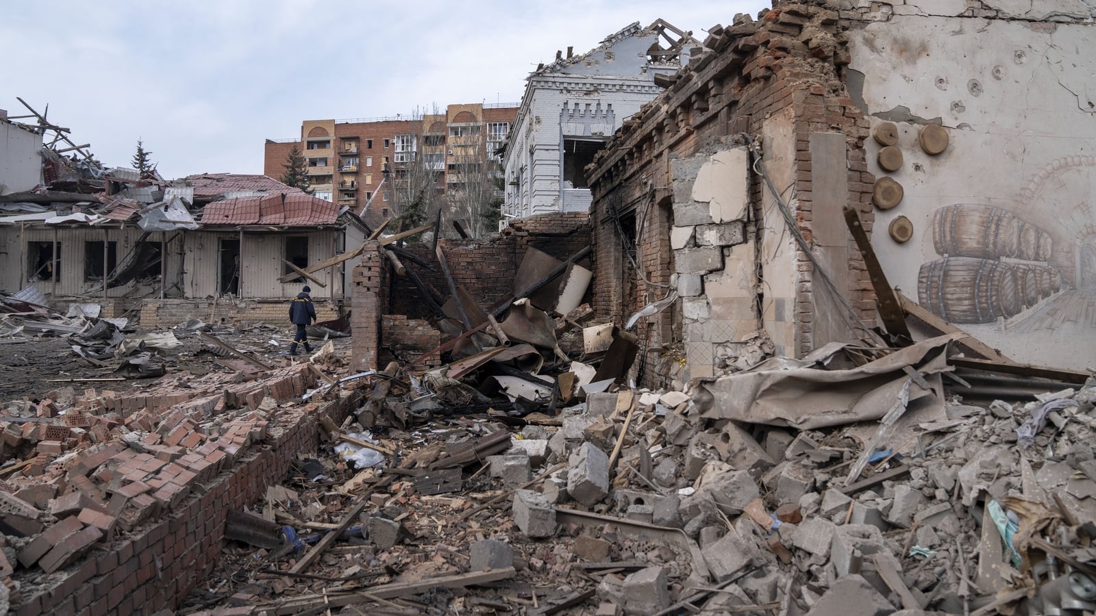 Russian strikes leave thousands without power in Ukraine