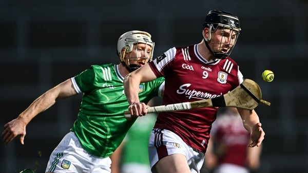 21 March 2026; Cian Daniels of Galway gets away from Cian Lynch of Limerick during the Allianz Hurling League Division 1A match between Limerick and Galway at TUS Gaelic Grounds in Limerick. Photo by Piaras Ó Mídheach/Sportsfile