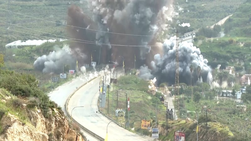 Moment Israeli army hits Qasmiyeh bridge in Southern Lebanon