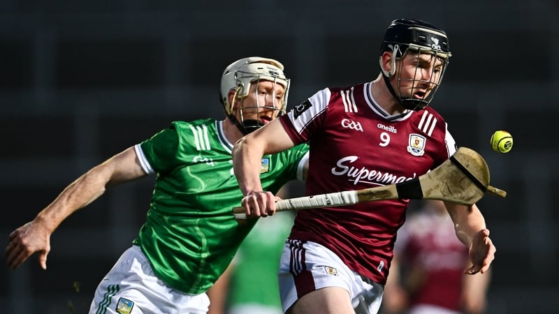 21 March 2026; Cian Daniels of Galway gets away from Cian Lynch of Limerick during the Allianz Hurling League Division 1A match between Limerick and Galway at TUS Gaelic Grounds in Limerick. Photo by Piaras Ó Mídheach/Sportsfile