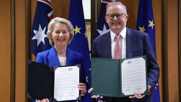 European Commission President Ursula von der Leyen (L) and Australian Prime Minister Anthony Albanese pose with signed copies of the agreements during a ceremony at Parliament House in Canberra