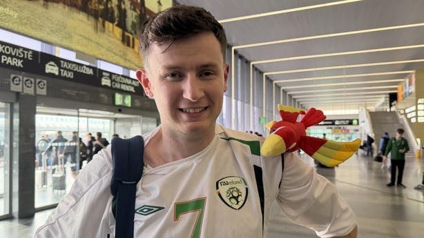 Originally from Mullingar, this fan arrived with a fake parrot on his shoulder from Melbourne