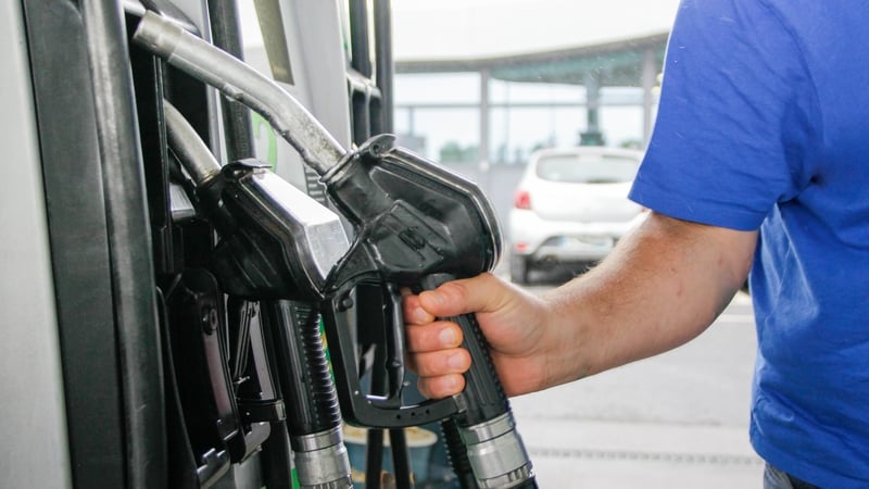 Praghas díosail agus peitril tite ó mhaidin