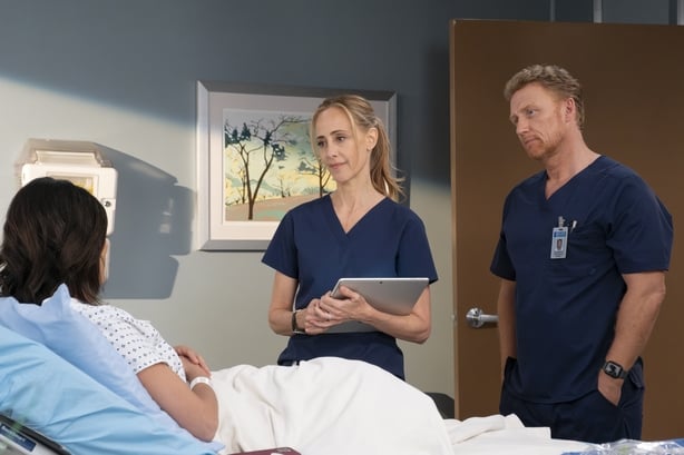 GREY'S ANATOMY - "Hit the Floor" - The aftermath of the convenience store shooting brings chaos to Grey Sloan. Ben hits a wall with his new emergency preparedness plan. Romantic tensions surface for Owen, while Amelia and Winston disagree over the surgical plan for a young patient. THURSDAY, MARCH 6
