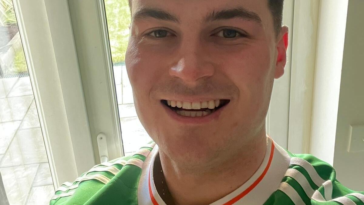 Joe Mac Aoidh, iriseoir. 