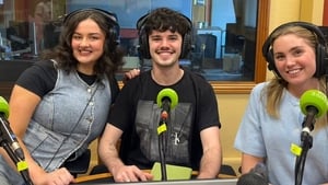 Séadhna Ó Domhnaill, Rhiann Fleming agus Sinéad Ní Chuinn, paineál na seachtaine.  show image