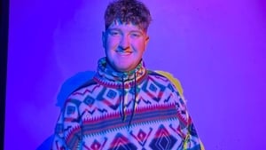 Barry Ó Siochrú, lucht leanúna na gceoldhrámaí.  show image