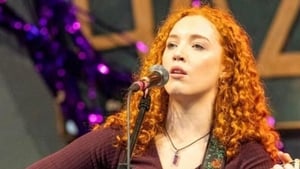 Cathy Nic Cionnaith, amhránaí agus ceoltóir.  show image