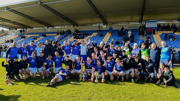28 March 2026; Wicklow players celebrate with the cup after the Allianz Hurling League Division 3 final match between Wicklow and Donegal at Echelon Park in Aughrim, Wicklow. Photo by Matt Browne/Sportsfile