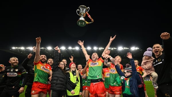 28 March 2026; Carlow players and staff celebrate with the cup after the Allianz Football League Division 4 final match between Carlow and Longford at Croke Park in Dublin. Photo by David Fitzgerald/Sportsfile