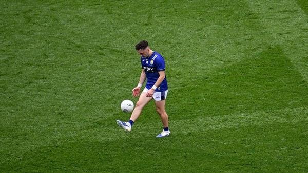 27 July 2025; Paudie Clifford of Kerry walking while in possession during the closing moments of the first half during the GAA Football All-Ireland Senior Championship final match between Kerry and Donegal at Croke Park in Dublin. Photo by Piaras Ó Mídhea