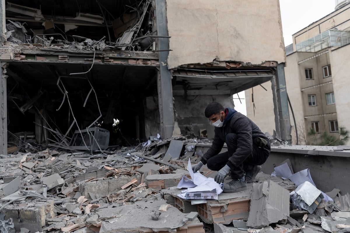 Is the US moving toward a ground invasion in Iran?