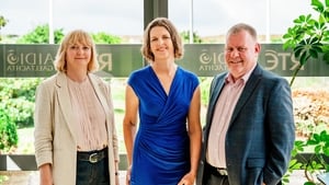 Adhmhaidin: Dhá scór bliain ar an aer show image