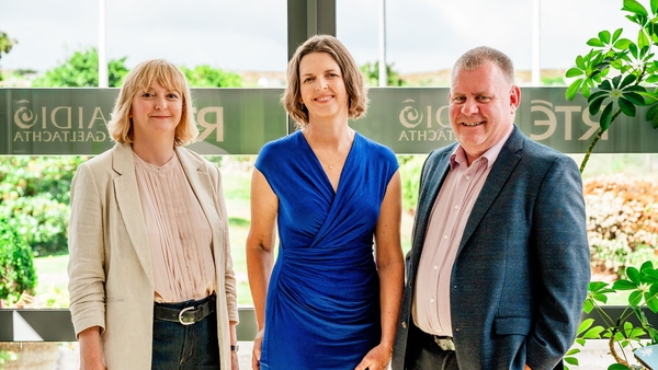 Raidió na Gaeltachta, Adhmhaidin_Leiritheoir Yvonne Igoe Laithreoir Gormfhlaith Ni Thuairisg agus leiritheoir Coilin O Neachtain