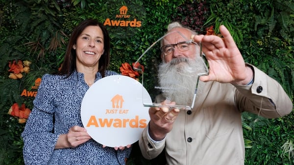 Amanda Roche-Kelly, Managing Director, Just Eat Ireland presenting the winner of ‘Independent Restaurant of the Year 2025’ to Raymond MacHugh, co-owner of Sano Pizza at the 12th annual Just Eat Awards. The popular authentic Neapolitan pizza restaurant, wi