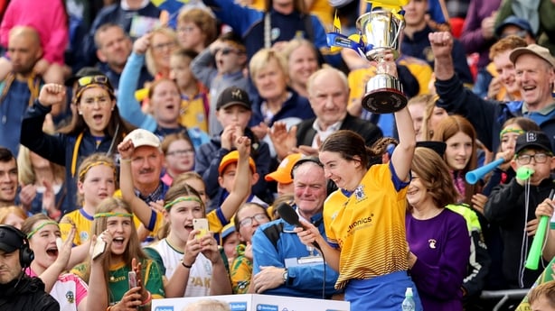 Sinead O'Keeffe lifts the Kathleen Mills Cup 