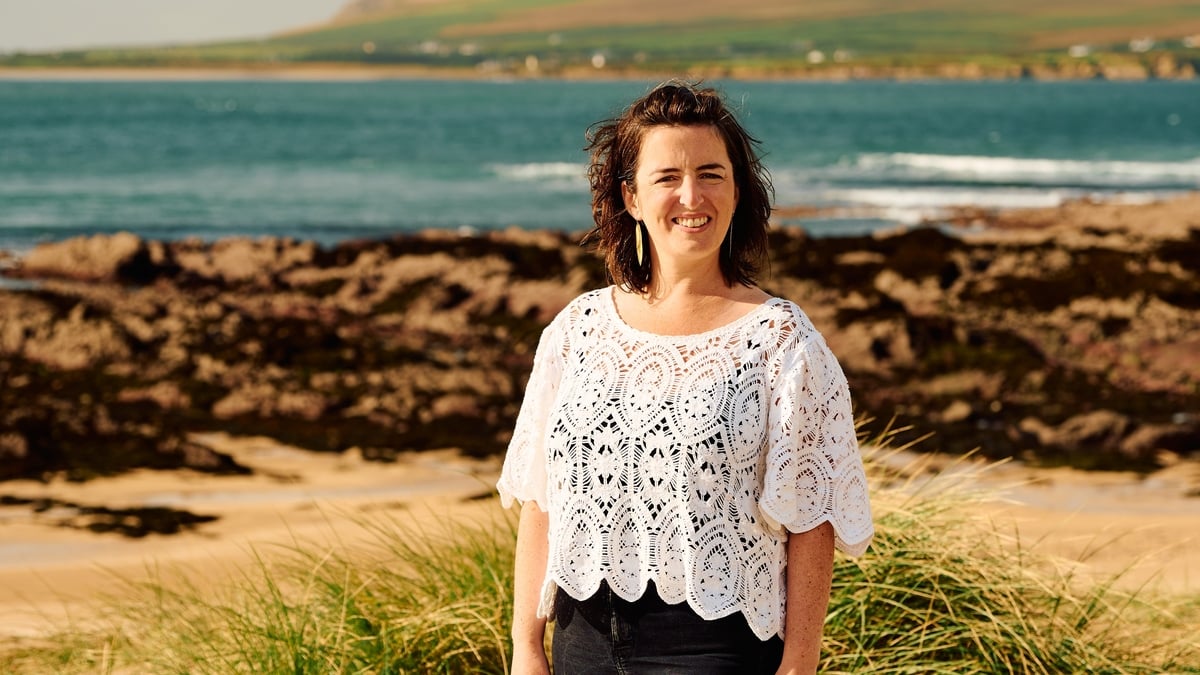 Clár 281; Cártaí, Amhráin, Bothántaíocht.