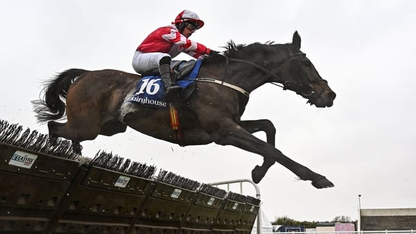 4 April 2026; Kalix Delabarriere, with Sean Cleary-Farrell up, jumps the last on their way to winning the RYBO Handicap Hurdle during day one of the Fairyhouse Easter Festival at Fairyhouse Racecourse in Ratoath, Meath. Photo by Seb Daly/Sportsfile