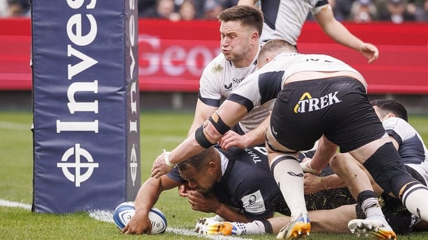 BATH, ENGLAND - APRIL 4: Bath Rugby's Ollie Lawrence scores his sides fourth try during the Investec Champions Cup match between Bath Rugby and Saracens at The Recreation Ground on April 4, 2026 in Bath, England. (Photo by Bob Bradford - CameraSport via Getty Images) 