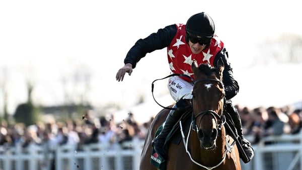 5 April 2026; Jockey Cian Quirke and mount Fleur In The Park on their way to winning the WillowWarm Gold Cup during day two of the Fairyhouse Easter Festival at Fairyhouse Racecourse in Ratoath, Meath. Photo by Seb Daly/Sportsfile
