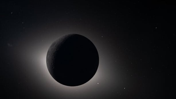 Moon eclipses the Sun