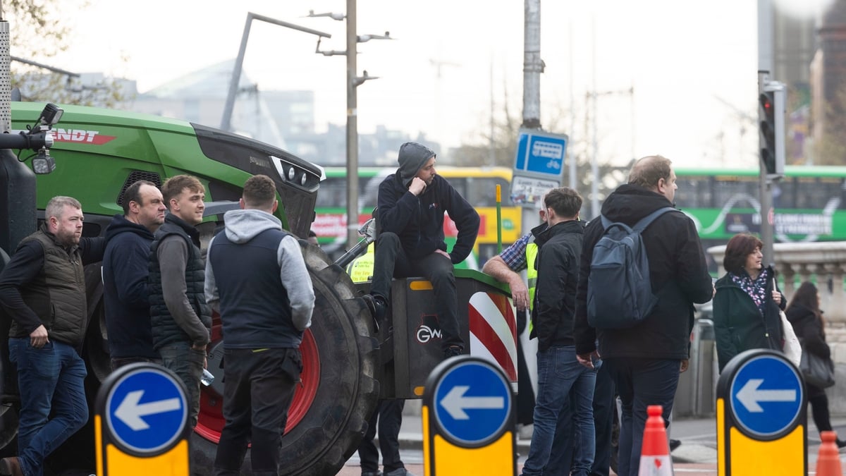 Fuel protests snarl routes across the country