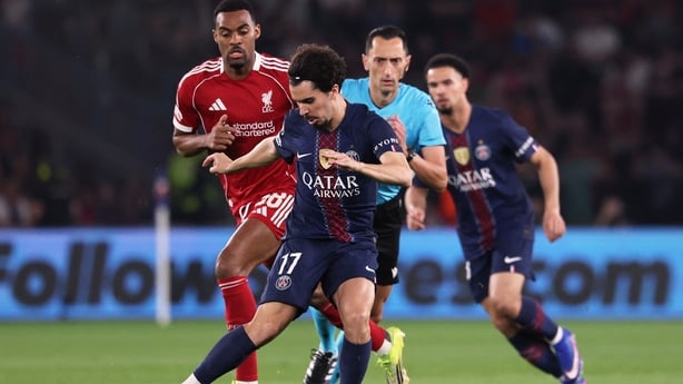 Vitinha (C) fights for the ball with Liverpool's Ryan Gravenberch