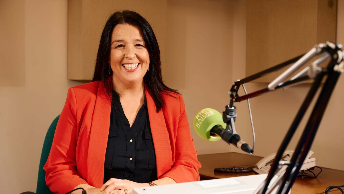 Maighréad Uí Annluain ó Sheomra na Nuachta.