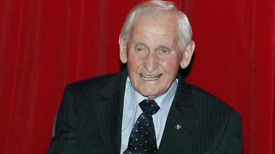 Seán Óg Ó Ceallacháin at his retirement party in RTÉ Radio's Studio 1 in May 2011.