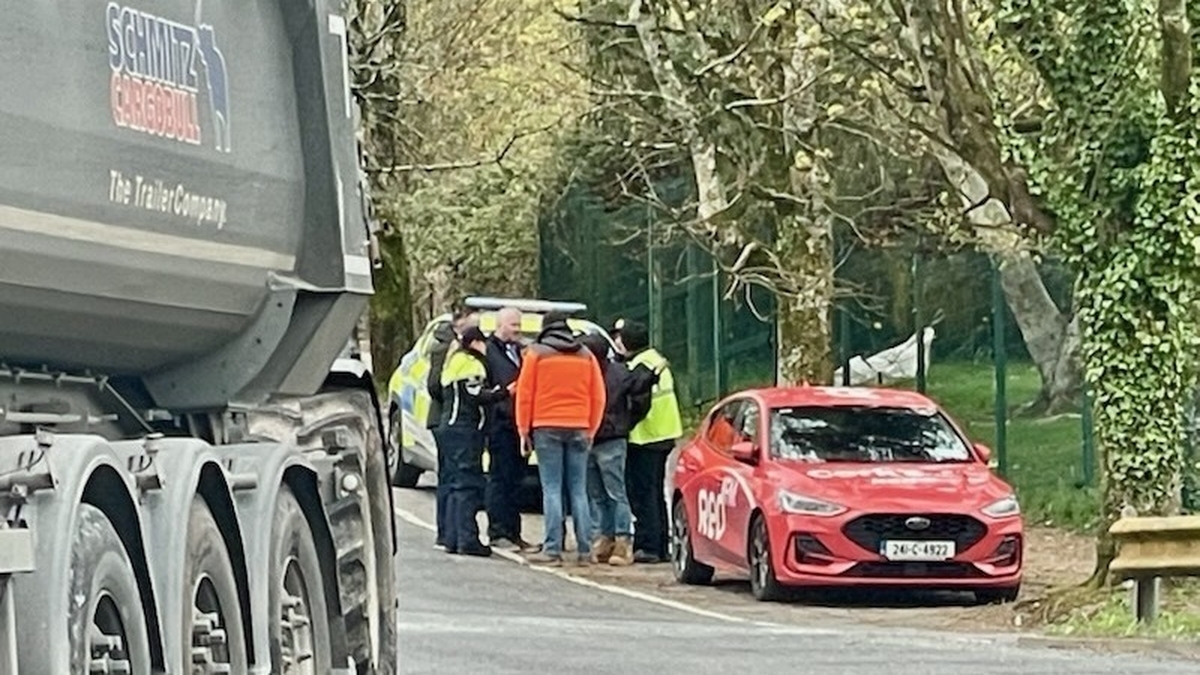 Gardaí having 'animated' private meeting with protesters at Whitegate Oil Refinery