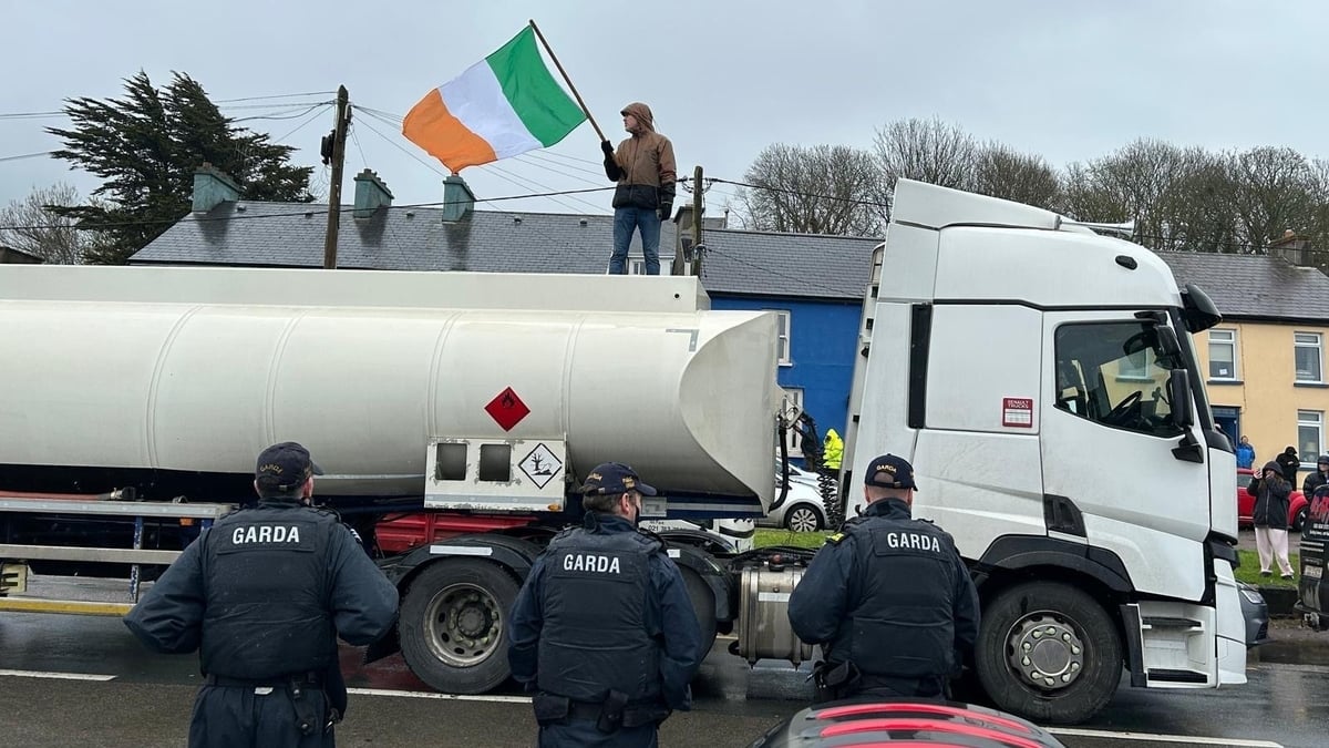 Reactions to ongoing fuel protests