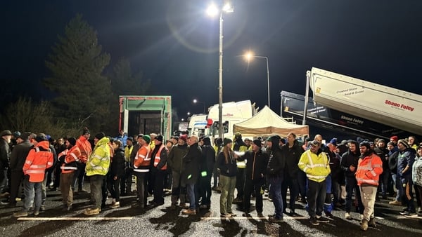 A meeting was held among the protesters in Foynes this evening and they have nominated Neilus O’Connor who is an agricultural contractor from Moyvane to go to Dublin tomorrow