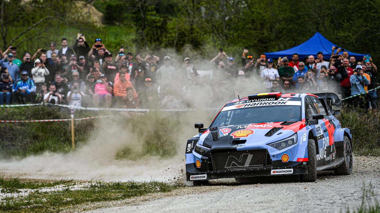 Neuville avoids pitfalls to assume lead at Croatia Rally