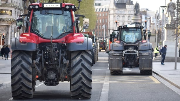 Trucks and tractors on O'Connell Street in Dublin following an overnight Garda operation to remove fuel protesters