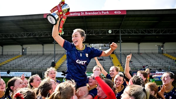 Carlow captain Roisin Bailey, centre, celebrates with the Lidl National League Division 4 cup and teammates after the Lidl Ladies National Football League Division 4 final match between Carlow and Leitrim at Grant Heating St. Brendan's Park in Birr, Offal