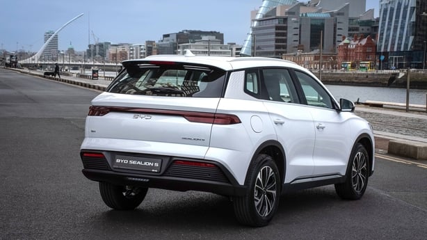 BYD Sealion 5 