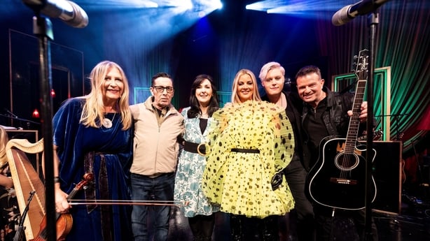 9039_075Mairéad Ní Mhaonaigh, Christy Dignam, Moya Brennan, Lyra McNamara, Shobsy and Billy McGuinness