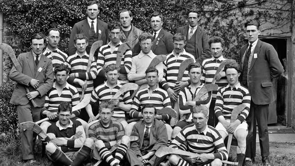 Image of a hurling team
