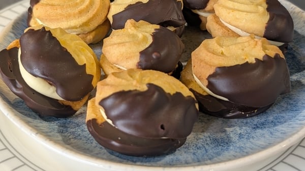 chocolate dipped sandwich cookies
