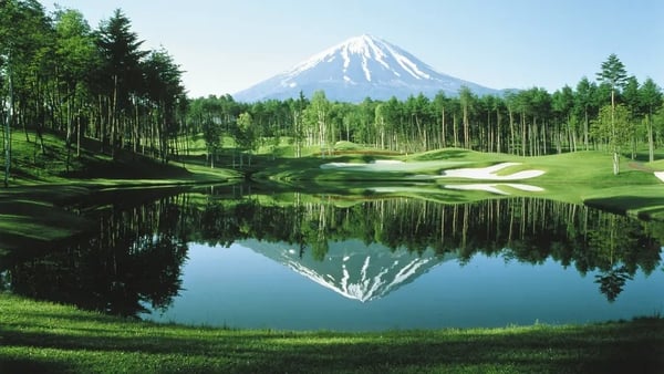 Picturesque views of Mount Fuji on the 8th hole at Narusawa Golf Club