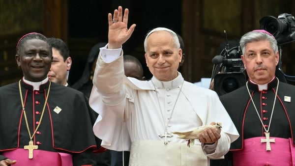 Pope Leo XIV (C) holds a white dove before releasing it after he met with the community of Bamenda at Saint Joseph's Cathedral in Bamenda, on the fourth day of an 11-day apostolic journey to Africa, on April 16, 2026. (Photo by Alberto PIZZOLI / AFP)