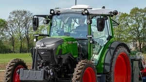 Fendt battery tractor show image