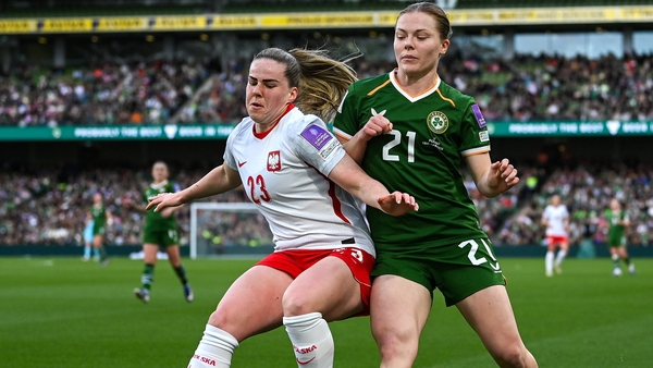 18 April 2026; Emily Murphy of Republic of Ireland in action against Adriana Achcińska of Poland during the 2027 FIFA Women’s World Cup Qualifier match between Republic of Ireland and Poland at the Aviva Stadium in Dublin. Photo by Stephen McCarthy/Sports